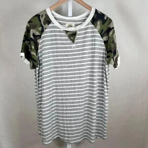 T2D Size Medium Patterned Casual T Shirt Short Sleeve Camo Streetwear